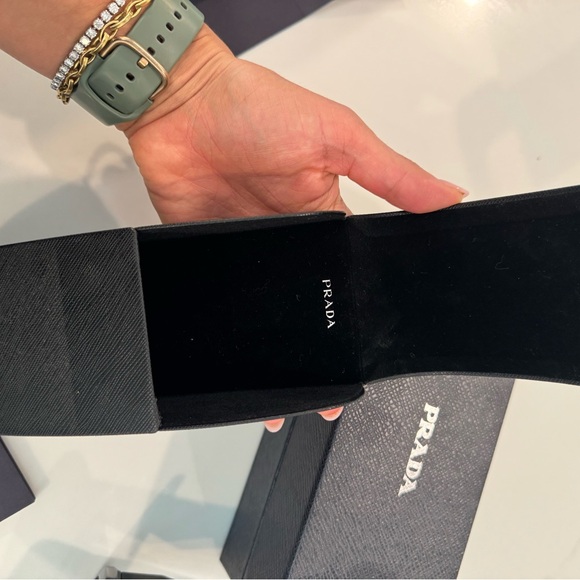 Prada Sunglasses with case, box and original receipt - Picture 8 of 10